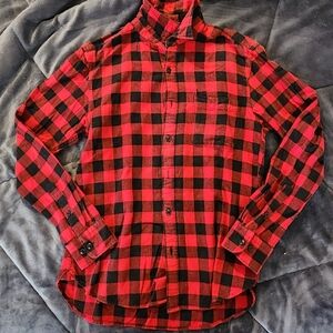 Men's Uniqlo Red and Black Checkered Shirt